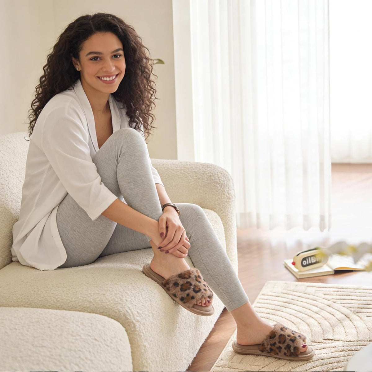 GOEWY Women's Fuzzy Open-Toe House Slippers with Memory Foam -Leopard Print