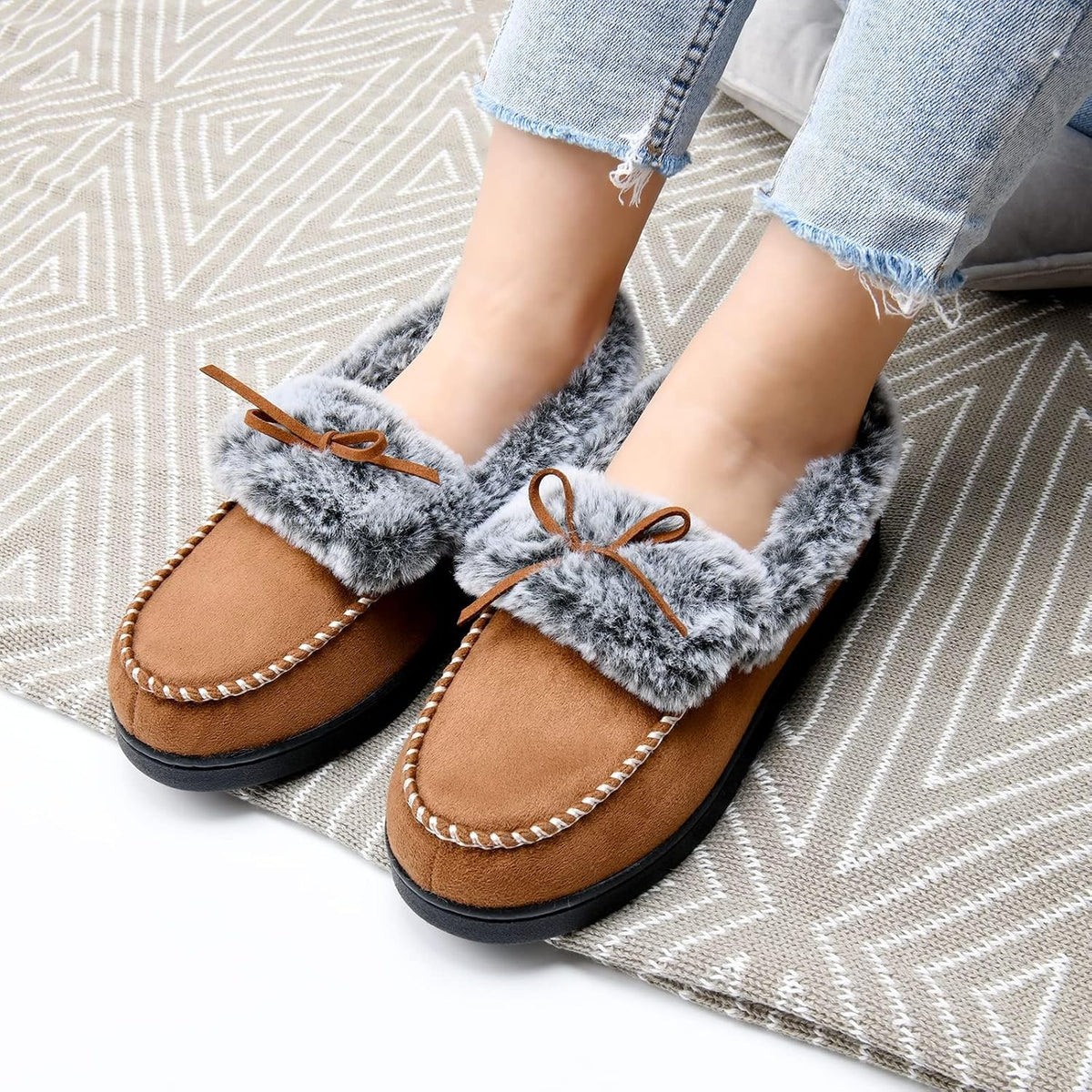 DL Womens Fuzzy Warm Moccasin Slippers Memory Foam, Soft Fluffy Women's Winter House Slipper Closed Back Fur Lined, Cozy Ladies Suede Indoor Bedroom Houseshoes Non-Slip